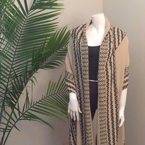 URBN hooded scarf with pockets